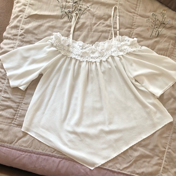 Off the shoulder Love J Top - Picture 1 of 6